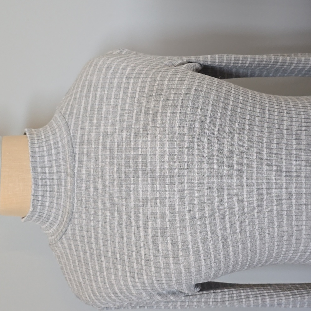 FRAME 70S Long Sleeve Turtleneck - Picture 2 of 8